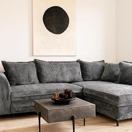 Modern 2-bedroom In The Heart Of *