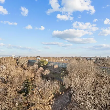 Modern 2-bedroom In The Heart Of *