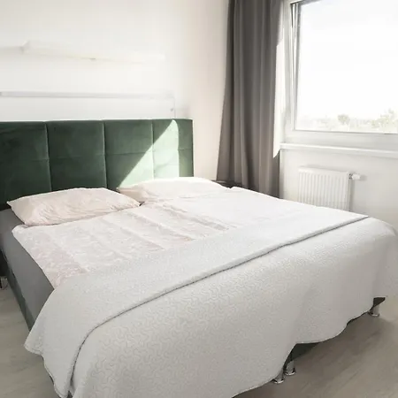 Modern 2-bedroom In The Heart Of *