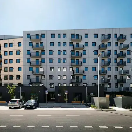 Modern 2-bedroom In The Heart Of *